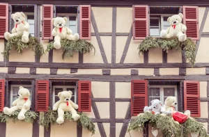 Noel_colmar_decorations_grand_rue_photo_AdobeStock_pillerss-9252d8bb